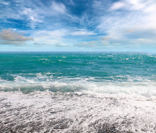 Морские Волны Средиземноморского Побережья Солнечное Небо — стоковое фото