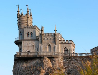 Avrupa'nın en küçük ortaçağ kalesi. Lastochkino gnezdo. Şehir Yalta Kırım.