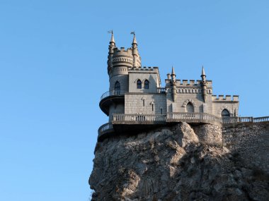 Avrupa'nın en küçük ortaçağ kalesi. Lastochkino gnezdo. Şehir Yalta Kırım.