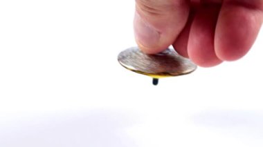 dönen bir üst denge hareketinin sembolü olarak çılgınca döner