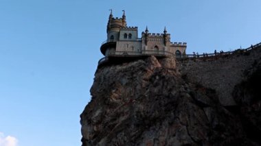 Yalta şehrinin sembolü olarak Kırlangıç Yuvası kalesi, Kırım Cumhuriyeti, Lastochkino Gnezdo