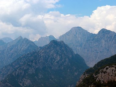 Antalya Türkiye kenti yakınlarındaki Tunektepe sıradağlarının zirveleri