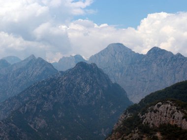 Antalya Türkiye kenti yakınlarındaki Tunektepe sıradağlarının zirveleri