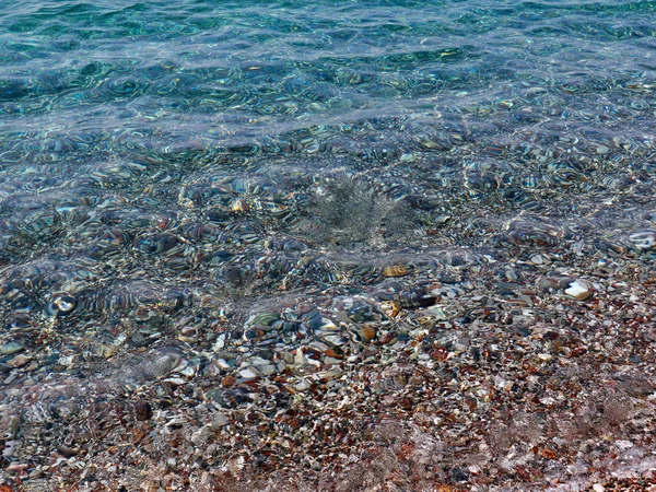 Kalm Helder Water Rotsachtig Strand Van Middellandse Zee — Stockfoto