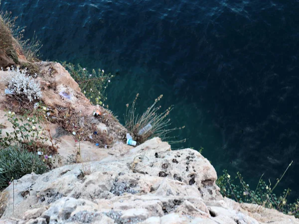 Спокойная Чистая Вода Скалистый Пляж Средиземного Моря — стоковое фото
