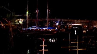 Antalya gece limanı ve eğlence gemileri Türkiye