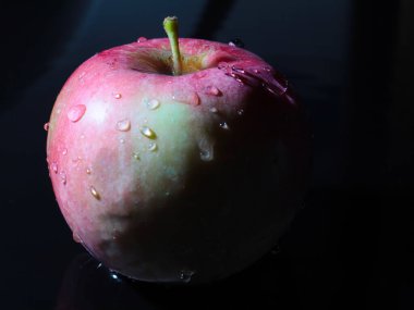 Sonbahar hasadının bir elementi olarak ıslak elma
