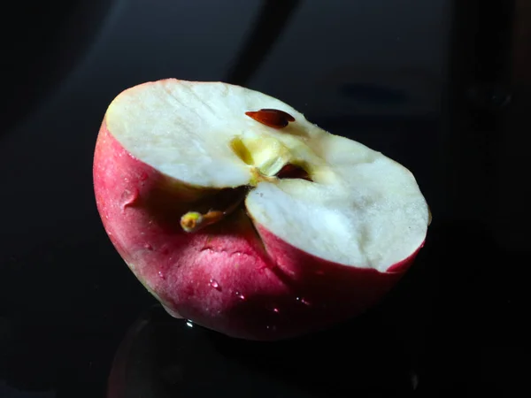 Half Ripe Apple Drop Pure Water — Stock Photo, Image