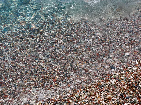 Oberfläche Eines Kieselstrands Mit Meerwasser Bedeckt — Stockfoto