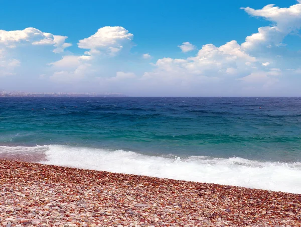 Antalya Türkiye Kenti Yakınlarındaki Akdeniz Plajı — Stok fotoğraf