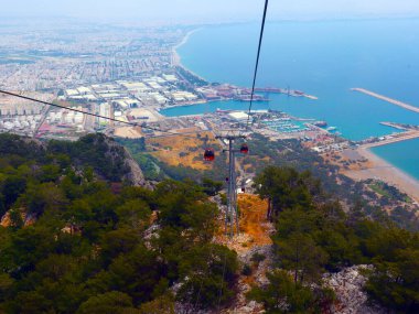 Antalya ilinin kablolu ve limanındaki unsurlar