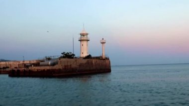 Yalta, Kırım ticaret limanında gemi hareketi