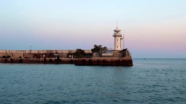 Διακίνηση Πλοίων Στο Εμπορικό Λιμάνι Της Πόλης Της Γιάλτας Κριμαία — Αρχείο Βίντεο
