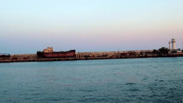 Movimento Navio Porto Comercial Cidade Yalta Crimeia — Vídeo de Stock