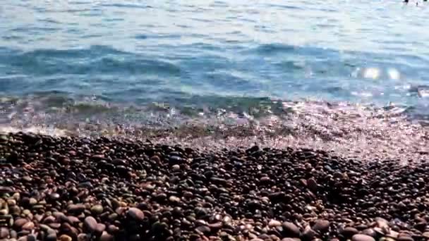 Onde Del Mar Mediterraneo Spiaggia Rocciosa Selvaggia — Video Stock