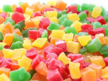 Öğleden sonra ziyafeti olarak kurutulmuş tropikal meyve parçaları.