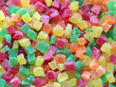 Öğleden sonra ziyafeti olarak kurutulmuş tropikal meyve parçaları.