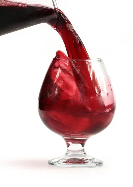 Una Corriente Vino Tinto Llena Copa —  Fotos de Stock