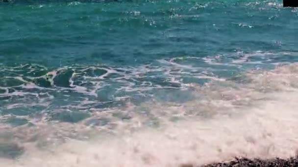 Bella Spiaggia Onde Marine Durante Una Piccola Tempesta — Video Stock