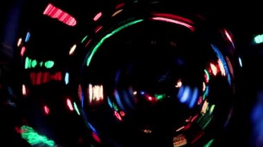 Işıklar tarafından oluşturulan ışık yansımalarının radyal hareketi festival ışıkları