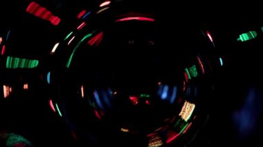 Işıklar tarafından oluşturulan ışık yansımalarının radyal hareketi festival ışıkları