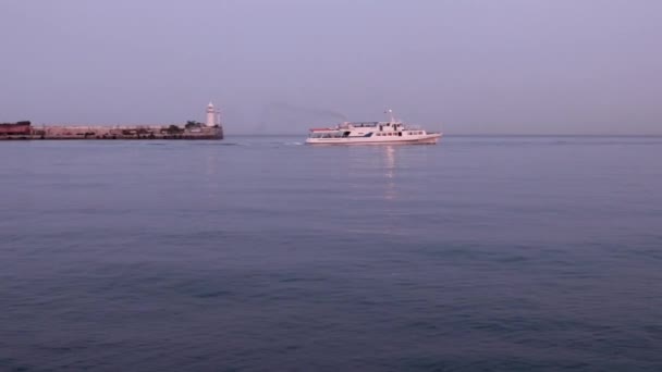 Movement Merchant Ship Flickering Lighthouse Pier Water Area Seaport — Stock Video