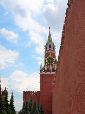 Eski Rusya Kremlin Moskova 'nın Spasskaya kulesindeki saatin kadranında.