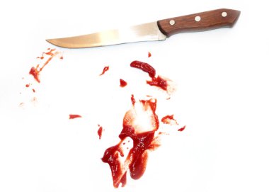 Aile içi şiddetin bir göstergesi olarak metal mutfak bıçağı ve kanlı kütle damlaları
