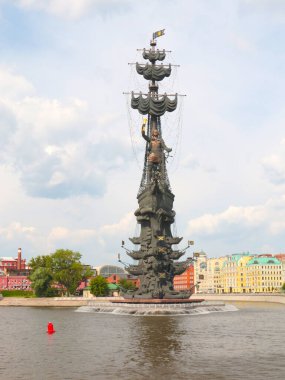 Moskova Rusya 'daki Yauza nehri adasındaki I. Peter anıtı.