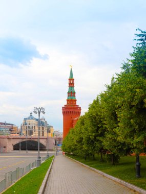 Moskova Rusya 'daki eski Kremlin' in kuleleri ve duvarları