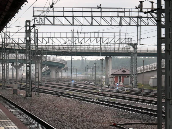 Spoorlijnen Structuren Een Passagiersstation — Stockfoto