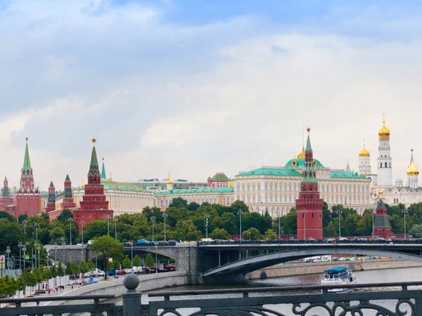 View Yauza River Kremlin Buildings Moscow Russia — Stock Photo, Image