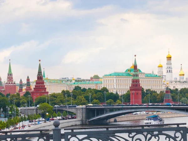 Vista Rio Yauza Sobre Edifícios Kremlin Moscovo Rússia — Fotografia de Stock