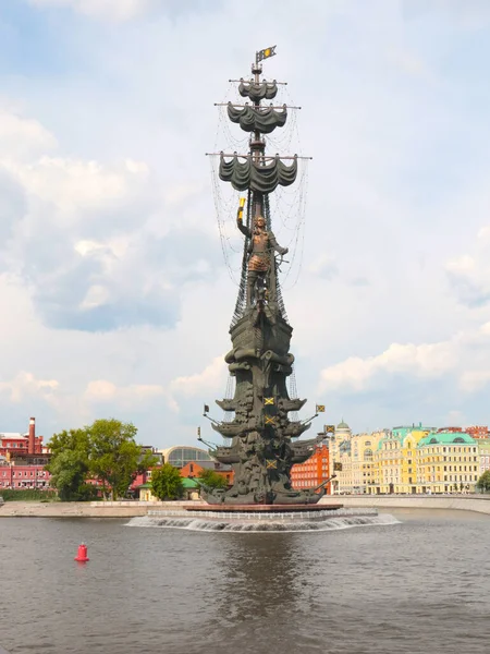 Monumento Pedro Isla Del Río Yauza Moscú Rusia —  Fotos de Stock