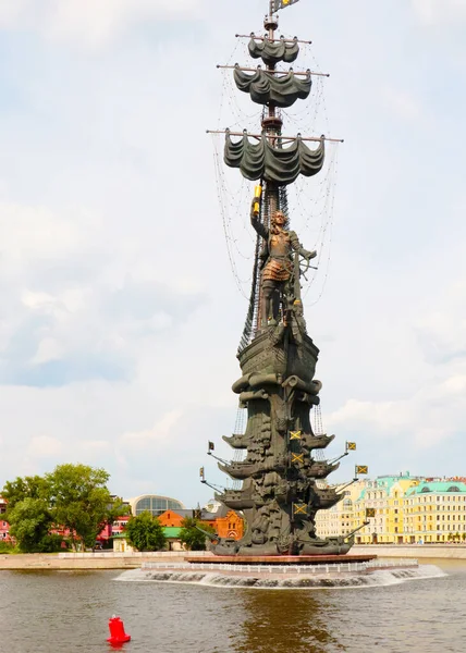 Monumento Pedro Isla Del Río Yauza Moscú Rusia —  Fotos de Stock