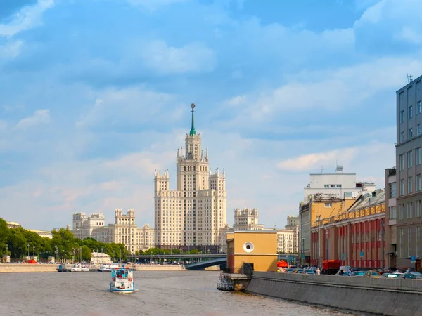 Multi Storey Residential Building Kotelnicheskaya Embankment Moscow River Moscow Russia — Stock Photo, Image