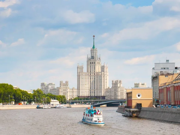 Multi Storey Residential Building Kotelnicheskaya Embankment Moscow River Moscow Russia — Stock Photo, Image