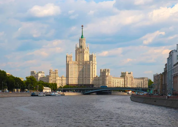 Multi Storey Residential Building Kotelnicheskaya Embankment Moscow River Moscow Russia — Stock Photo, Image