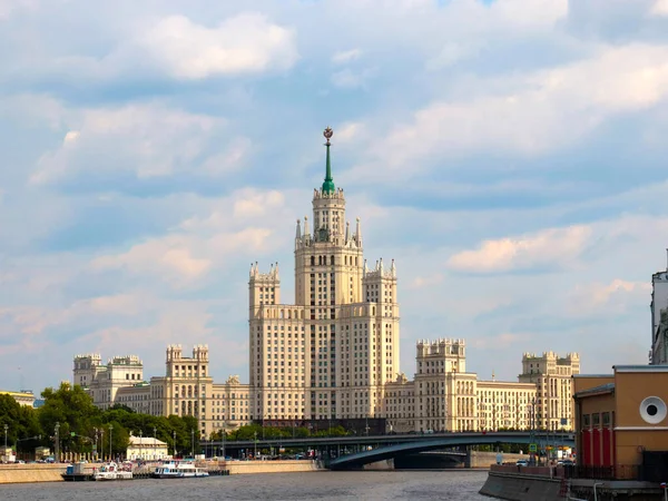 Multi Storey Residential Building Kotelnicheskaya Embankment Moscow River Moscow Russia — Stock Photo, Image