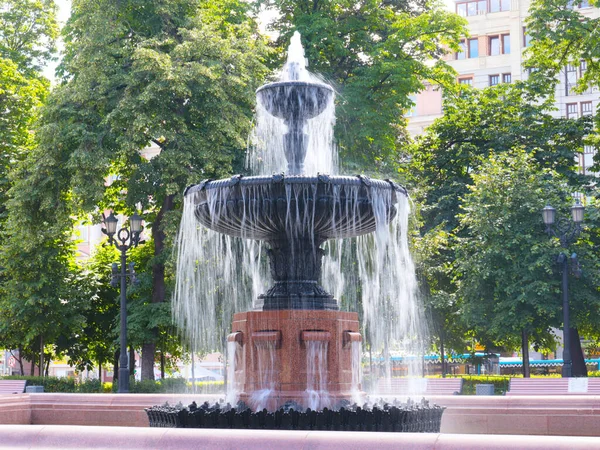 Arroyos Limpios Agua Clara Fuente Plaza Pushkin Parque Moscú Rusia — Foto de Stock
