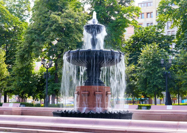 Córregos Limpos Água Limpa Fonte Praça Pushkin Parque Moscou Rússia — Fotografia de Stock