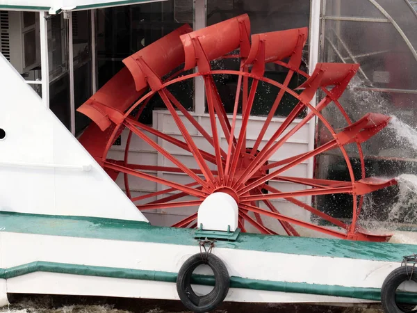 Water Stroomt Delen Van Het Peddelwiel Van Een Rivierstoomboot — Stockfoto