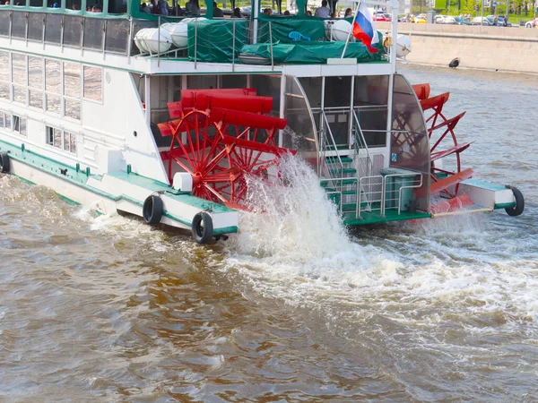 Water Stroomt Delen Van Het Peddelwiel Van Een Rivierstoomboot — Stockfoto