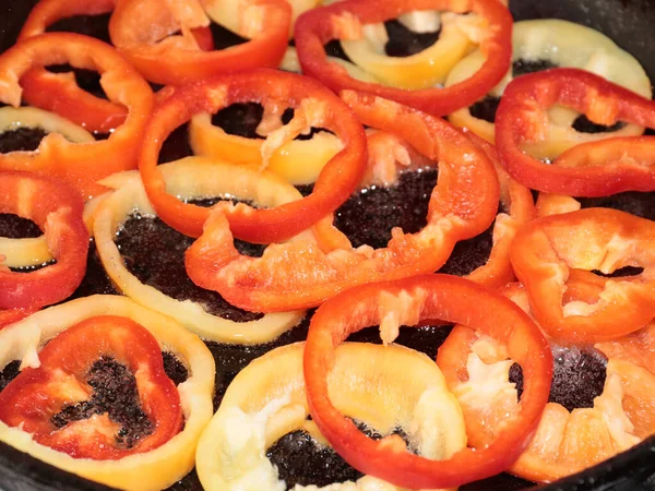 Het Koken Van Geroosterde Paprika Voor Het Ontbijt — Stockfoto