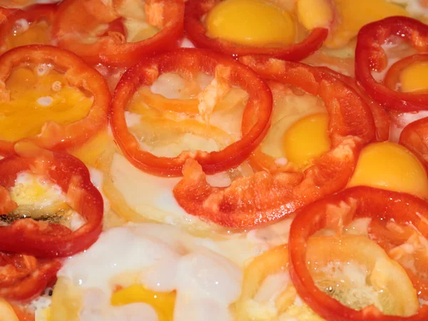 Cooking Fried Eggs Pieces Fresh Pepper — Stock Photo, Image