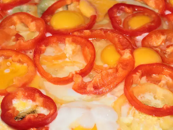 Cooking Fried Eggs Pieces Fresh Pepper — Stock Photo, Image