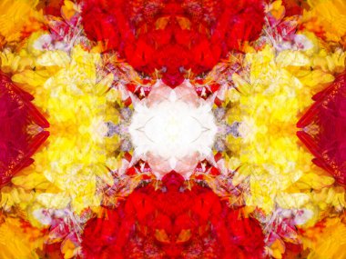 Bir objeyi ayna ile çekerken simetrik soyut arkaplan oluşturulur