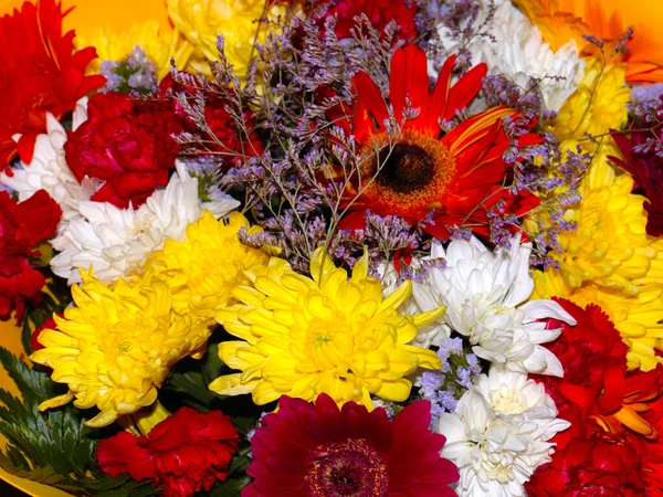 Tatil süsü için buketteki güzel çiçekler.