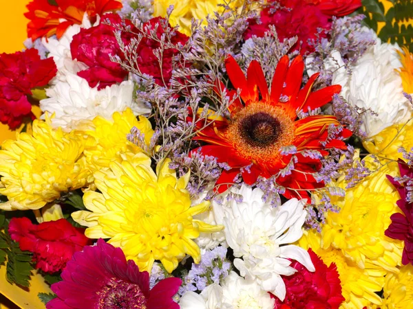 Tatil süsü için buketteki güzel çiçekler.