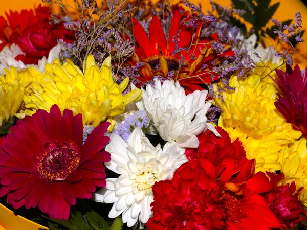 Tatil süsü için buketteki güzel çiçekler.